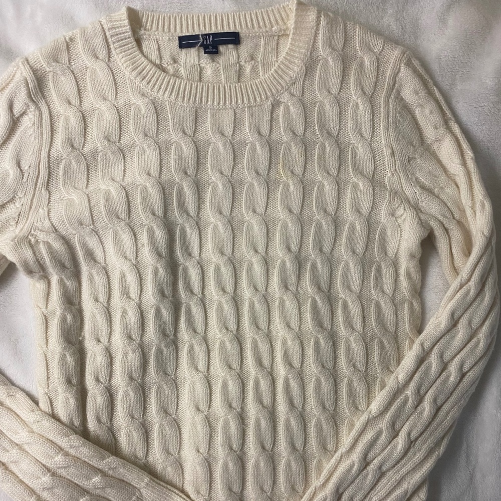 GAP Cable knit sweater